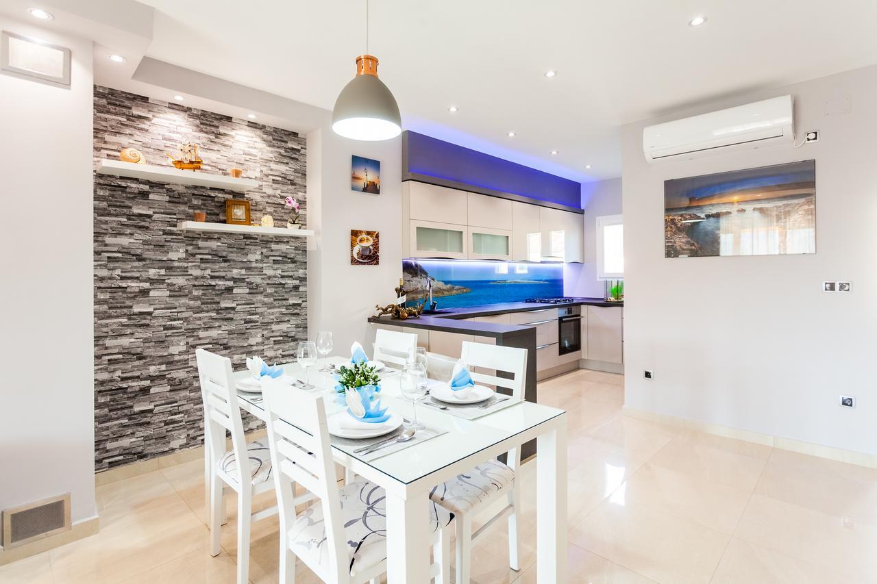 Gold & Silver Apartment *