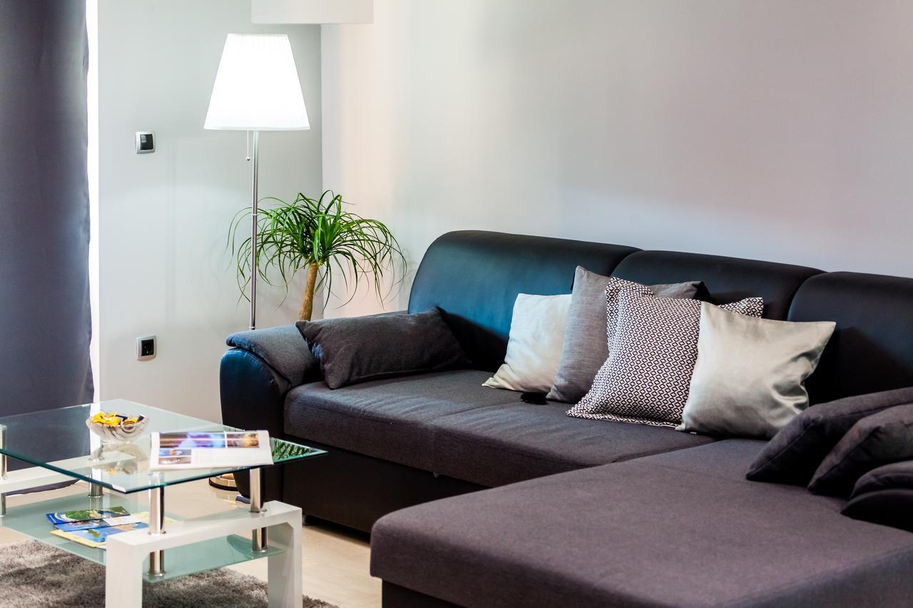 Apartment Gold & Silver *